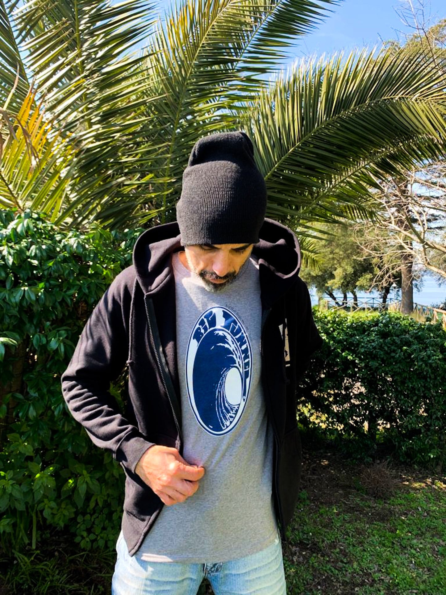 Tshirt unisex logo b background